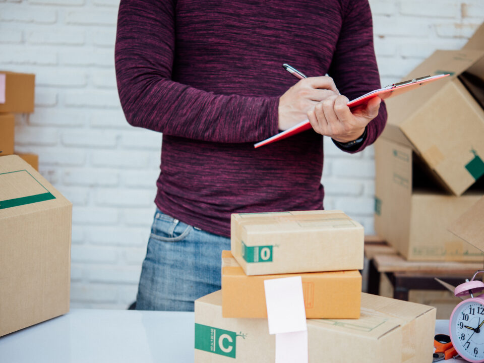 E-commerce packaging optimization to reduce shipping costs in online stores