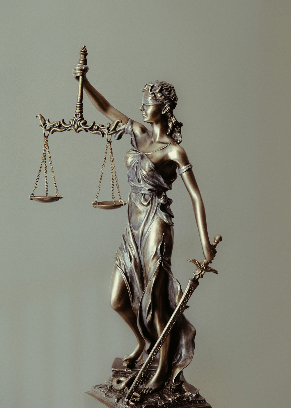 Lady Justice statue symbolizing balance and compliance in European fulfillment operations.