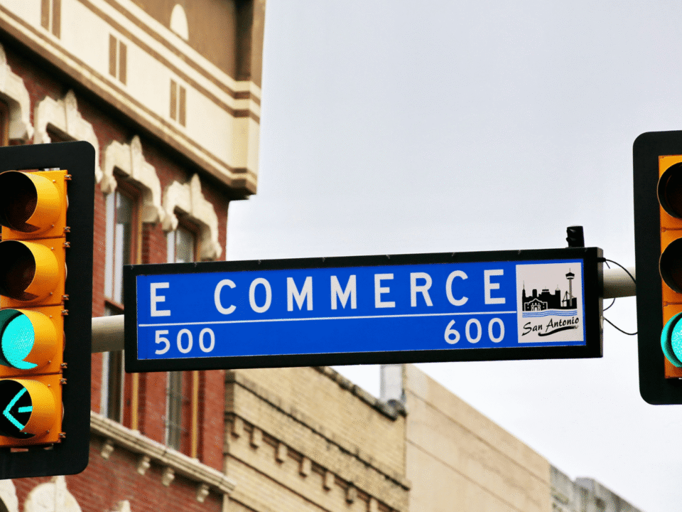 Close-up on an e-commerce sign in an urban environment.