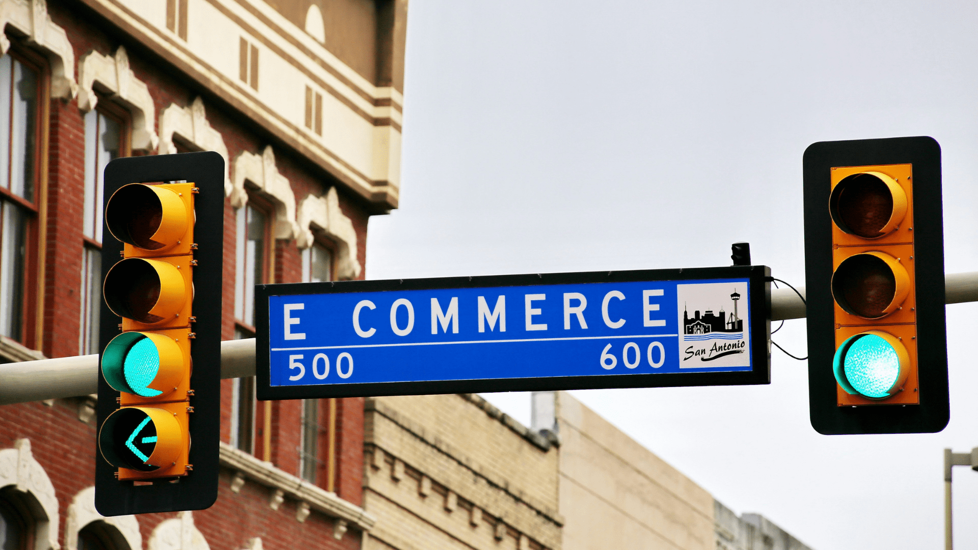 Close-up on an e-commerce sign in an urban environment.